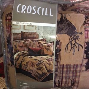 Croscill - Country Bed Set with Accent Pillows